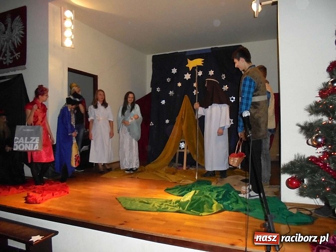 Zdjęcie w galerii na portalu naszraciborz.pl: Uczniowie G5 przytowali jasełka na wesoło dla rodziców wiadomości z regionu