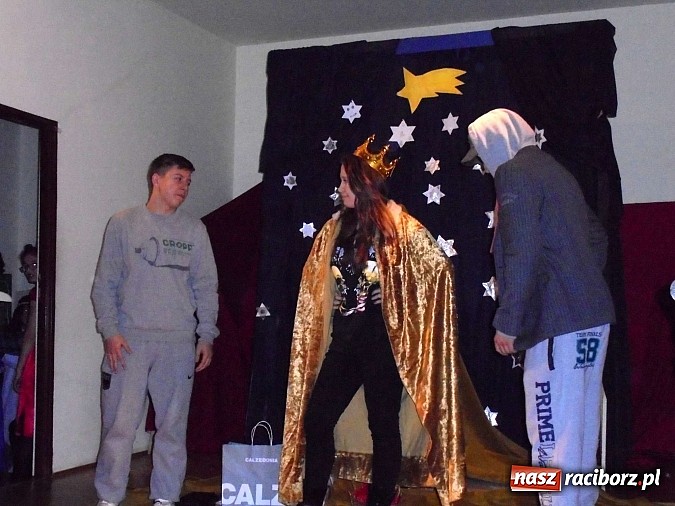 Zdjęcie w galerii na portalu naszraciborz.pl: Uczniowie G5 przytowali jasełka na wesoło dla rodziców wiadomości z regionu