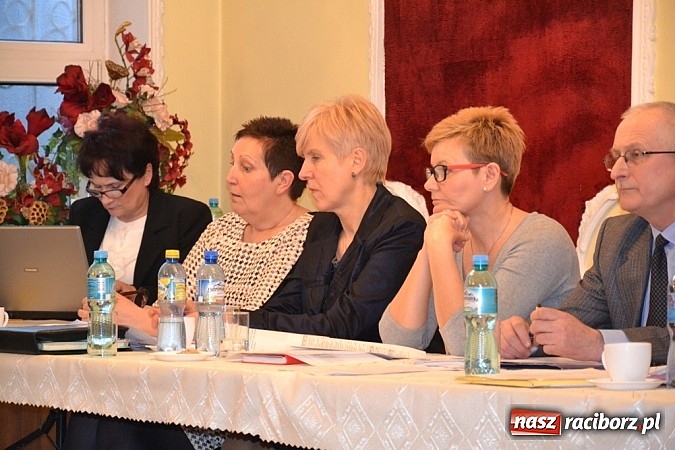 Zdjęcie w galerii na portalu naszraciborz.pl: Dwa razy siedem – radni z Kuźni Raciborskiej uchwalili budżet!  wiadomości z regionu