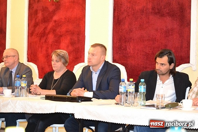 Zdjęcie w galerii na portalu naszraciborz.pl: Dwa razy siedem – radni z Kuźni Raciborskiej uchwalili budżet!  wiadomości z regionu