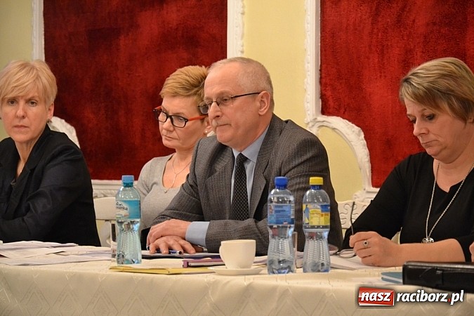 Zdjęcie w galerii na portalu naszraciborz.pl: Dwa razy siedem – radni z Kuźni Raciborskiej uchwalili budżet!  wiadomości z regionu