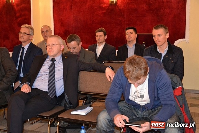 Zdjęcie w galerii na portalu naszraciborz.pl: Dwa razy siedem – radni z Kuźni Raciborskiej uchwalili budżet!  wiadomości z regionu