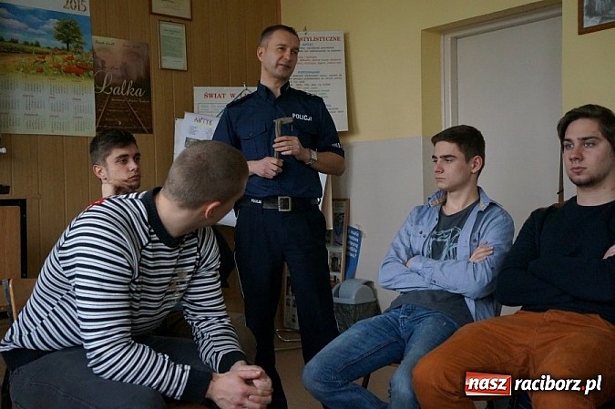 Zdjęcie w galerii na portalu naszraciborz.pl: W Mechaniku rozmawiali o mowie nienawiści  wiadomości z regionu