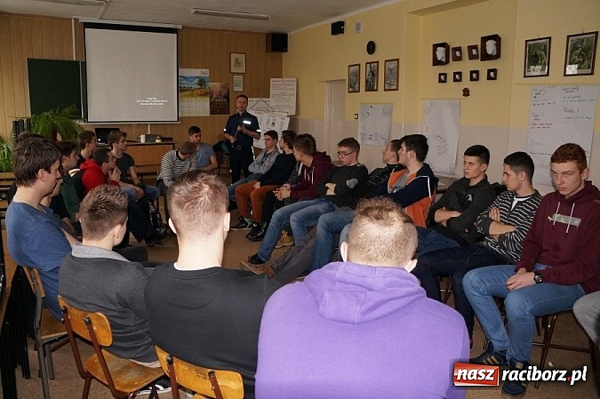 Zdjęcie w galerii na portalu naszraciborz.pl: W Mechaniku rozmawiali o mowie nienawiści  wiadomości z regionu