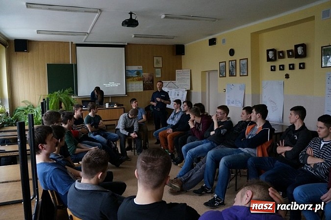 Zdjęcie w galerii na portalu naszraciborz.pl: W Mechaniku rozmawiali o mowie nienawiści  wiadomości z regionu