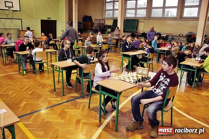 Zdjęcie w galerii na portalu naszraciborz.pl: VII Międzynarodowy i Międzyszkolny Turniej Szachowy wiadomości z regionu