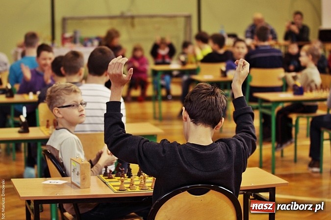 Zdjęcie w galerii na portalu naszraciborz.pl: VII Międzynarodowy i Międzyszkolny Turniej Szachowy wiadomości z regionu