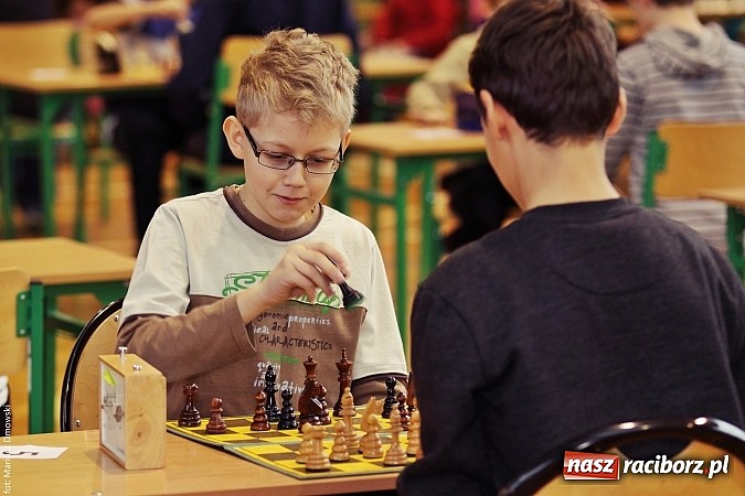 Zdjęcie w galerii na portalu naszraciborz.pl: VII Międzynarodowy i Międzyszkolny Turniej Szachowy wiadomości z regionu