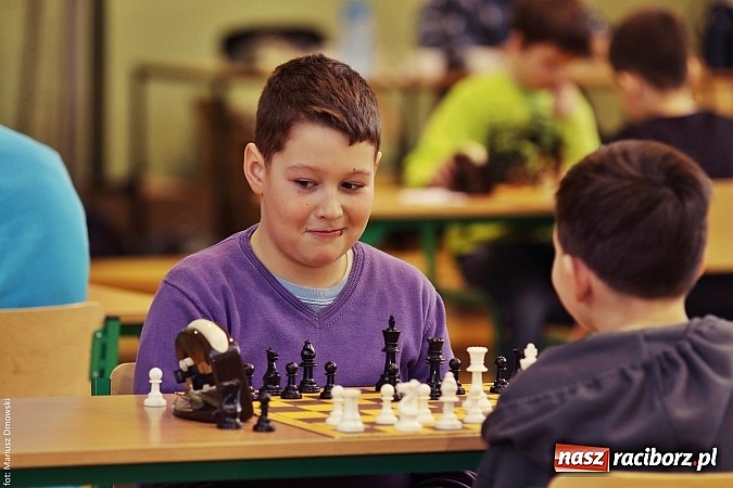 Zdjęcie w galerii na portalu naszraciborz.pl: VII Międzynarodowy i Międzyszkolny Turniej Szachowy wiadomości z regionu
