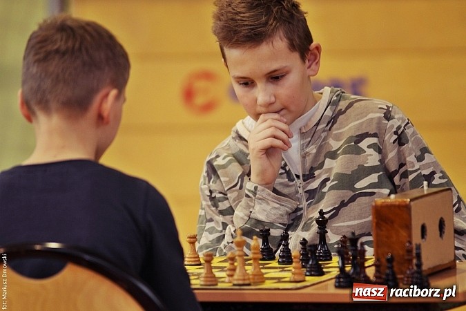 Zdjęcie w galerii na portalu naszraciborz.pl: VII Międzynarodowy i Międzyszkolny Turniej Szachowy wiadomości z regionu