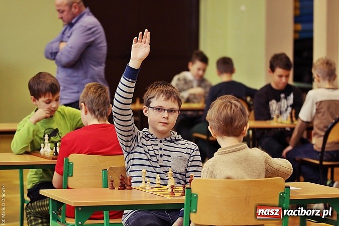 Zdjęcie w galerii na portalu naszraciborz.pl: VII Międzynarodowy i Międzyszkolny Turniej Szachowy wiadomości z regionu