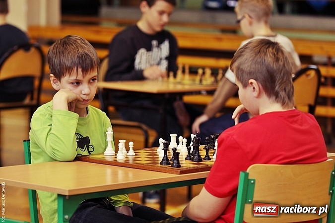 Zdjęcie w galerii na portalu naszraciborz.pl: VII Międzynarodowy i Międzyszkolny Turniej Szachowy wiadomości z regionu