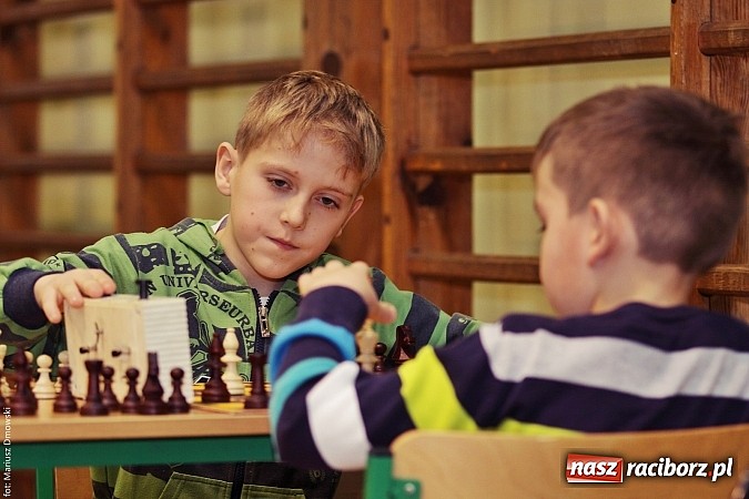 Zdjęcie w galerii na portalu naszraciborz.pl: VII Międzynarodowy i Międzyszkolny Turniej Szachowy wiadomości z regionu