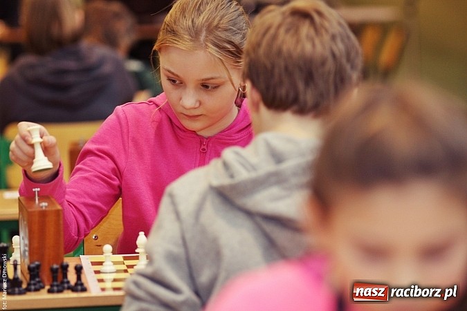 Zdjęcie w galerii na portalu naszraciborz.pl: VII Międzynarodowy i Międzyszkolny Turniej Szachowy wiadomości z regionu