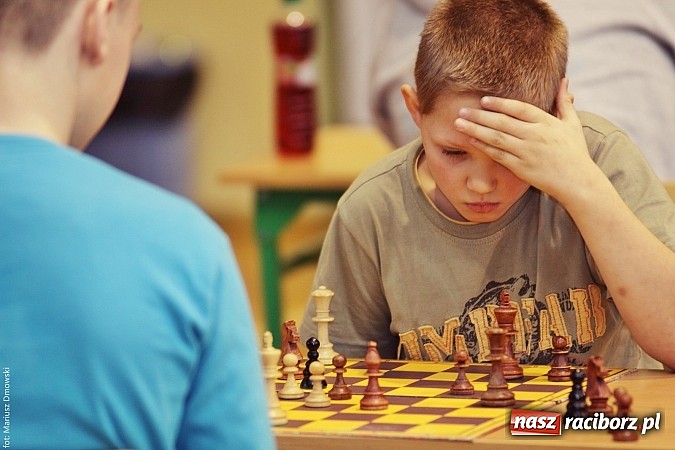 Zdjęcie w galerii na portalu naszraciborz.pl: VII Międzynarodowy i Międzyszkolny Turniej Szachowy wiadomości z regionu