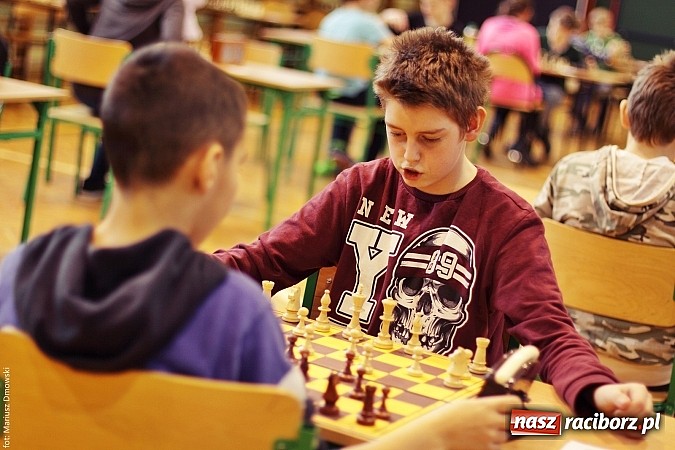 Zdjęcie w galerii na portalu naszraciborz.pl: VII Międzynarodowy i Międzyszkolny Turniej Szachowy wiadomości z regionu