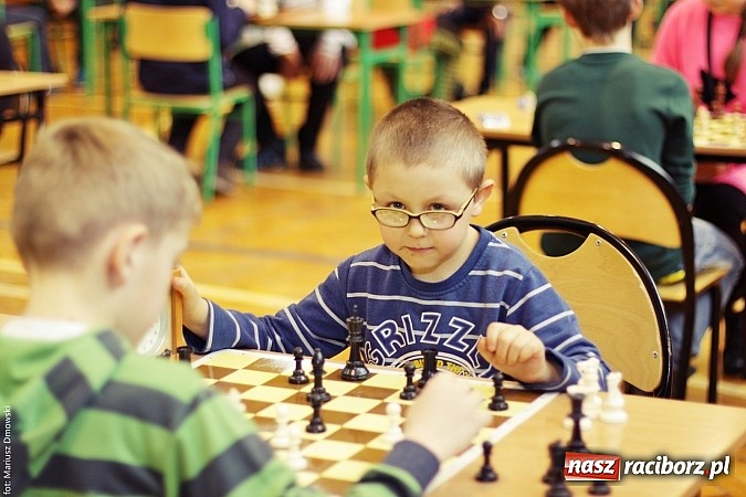 Zdjęcie w galerii na portalu naszraciborz.pl: VII Międzynarodowy i Międzyszkolny Turniej Szachowy wiadomości z regionu