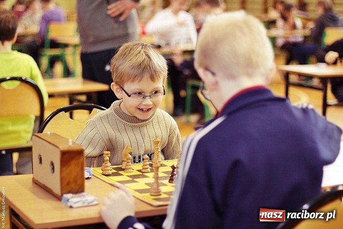 Zdjęcie w galerii na portalu naszraciborz.pl: VII Międzynarodowy i Międzyszkolny Turniej Szachowy wiadomości z regionu