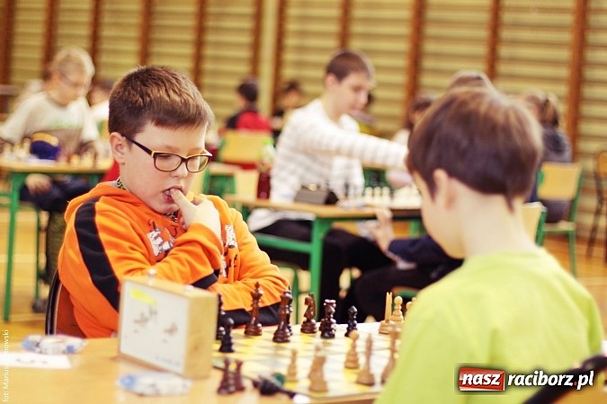 Zdjęcie w galerii na portalu naszraciborz.pl: VII Międzynarodowy i Międzyszkolny Turniej Szachowy wiadomości z regionu