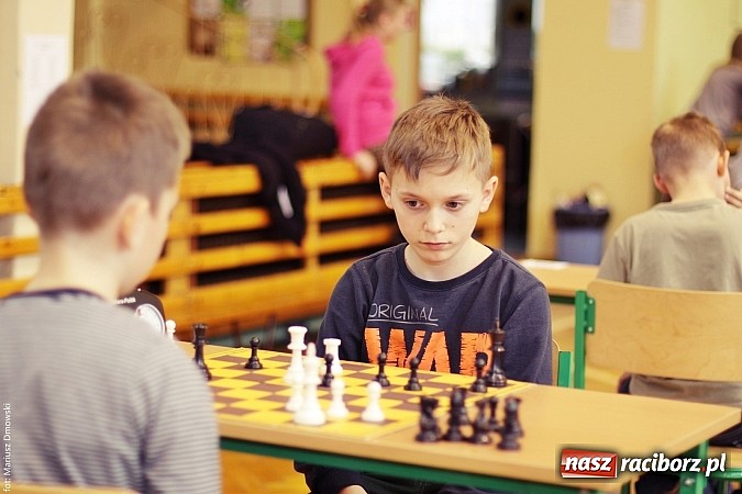 Zdjęcie w galerii na portalu naszraciborz.pl: VII Międzynarodowy i Międzyszkolny Turniej Szachowy wiadomości z regionu