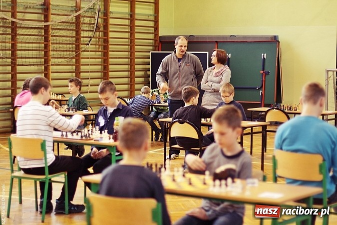Zdjęcie w galerii na portalu naszraciborz.pl: VII Międzynarodowy i Międzyszkolny Turniej Szachowy wiadomości z regionu