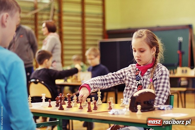 Zdjęcie w galerii na portalu naszraciborz.pl: VII Międzynarodowy i Międzyszkolny Turniej Szachowy wiadomości z regionu