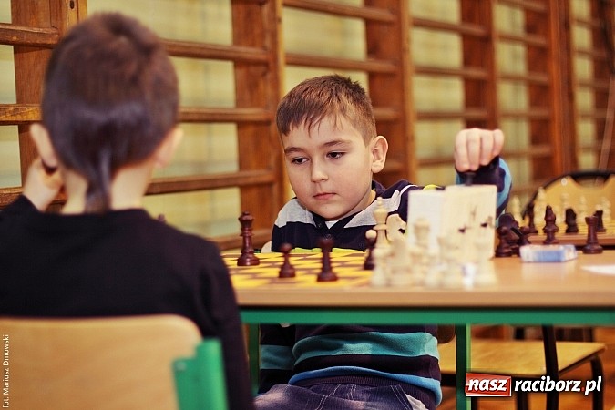 Zdjęcie w galerii na portalu naszraciborz.pl: VII Międzynarodowy i Międzyszkolny Turniej Szachowy wiadomości z regionu