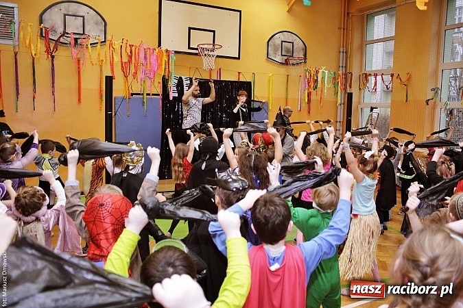 Zdjęcie w galerii na portalu naszraciborz.pl: Kolorowy bal karnawałowy w SP 13 wiadomości z regionu