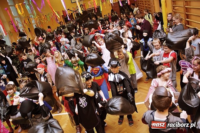 Zdjęcie w galerii na portalu naszraciborz.pl: Kolorowy bal karnawałowy w SP 13 wiadomości z regionu