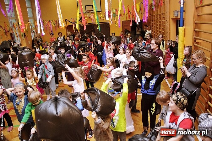 Zdjęcie w galerii na portalu naszraciborz.pl: Kolorowy bal karnawałowy w SP 13 wiadomości z regionu