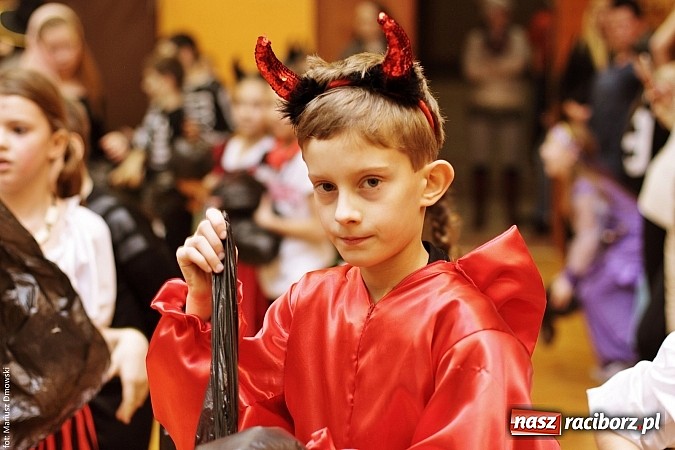 Zdjęcie w galerii na portalu naszraciborz.pl: Kolorowy bal karnawałowy w SP 13 wiadomości z regionu