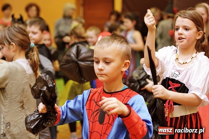 Zdjęcie w galerii na portalu naszraciborz.pl: Kolorowy bal karnawałowy w SP 13 wiadomości z regionu