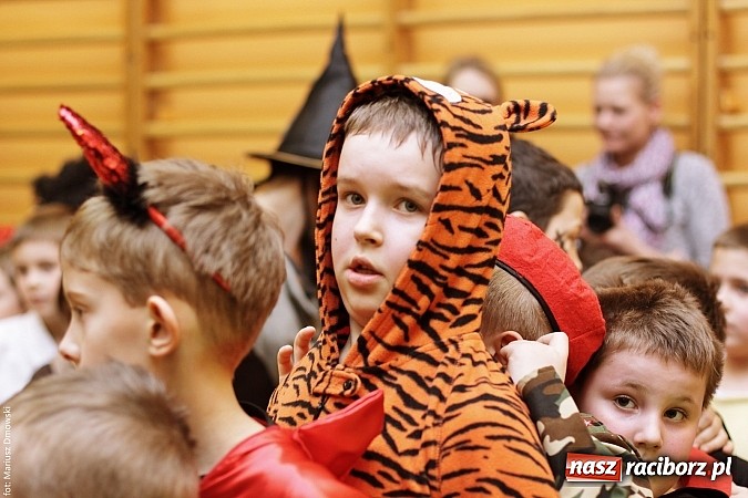 Zdjęcie w galerii na portalu naszraciborz.pl: Kolorowy bal karnawałowy w SP 13 wiadomości z regionu