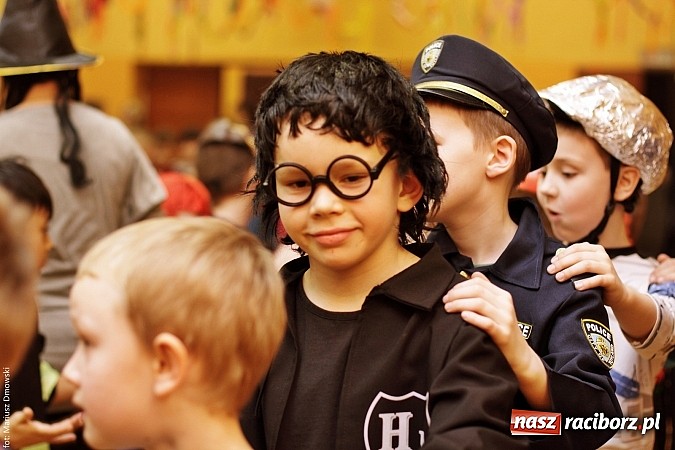 Zdjęcie w galerii na portalu naszraciborz.pl: Kolorowy bal karnawałowy w SP 13 wiadomości z regionu