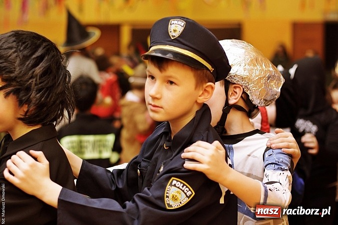 Zdjęcie w galerii na portalu naszraciborz.pl: Kolorowy bal karnawałowy w SP 13 wiadomości z regionu