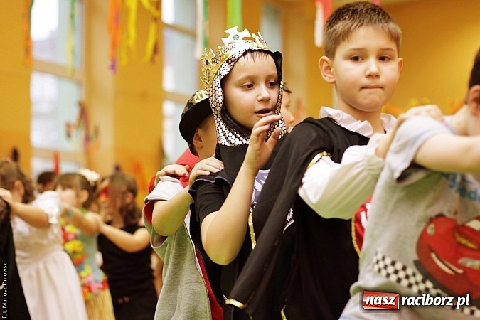 Zdjęcie w galerii na portalu naszraciborz.pl: Kolorowy bal karnawałowy w SP 13 wiadomości z regionu
