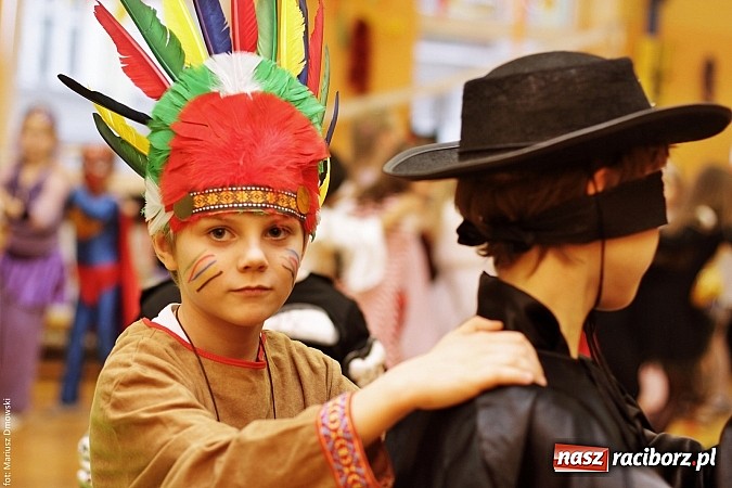 Zdjęcie w galerii na portalu naszraciborz.pl: Kolorowy bal karnawałowy w SP 13 wiadomości z regionu