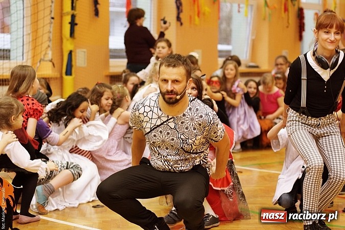 Zdjęcie w galerii na portalu naszraciborz.pl: Kolorowy bal karnawałowy w SP 13 wiadomości z regionu
