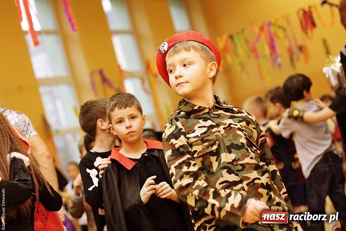 Zdjęcie w galerii na portalu naszraciborz.pl: Kolorowy bal karnawałowy w SP 13 wiadomości z regionu