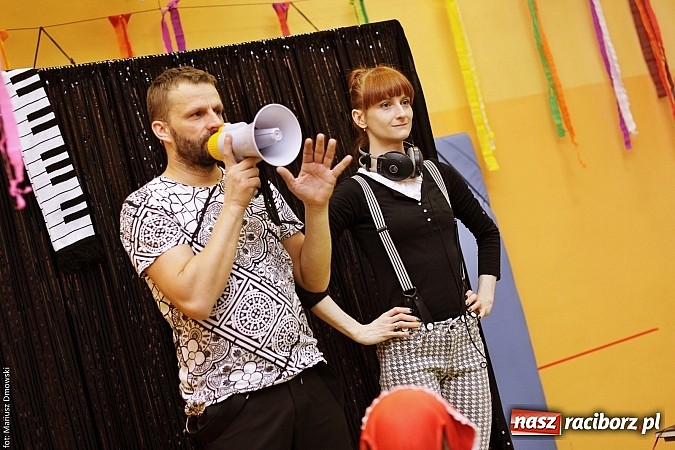 Zdjęcie w galerii na portalu naszraciborz.pl: Kolorowy bal karnawałowy w SP 13 wiadomości z regionu