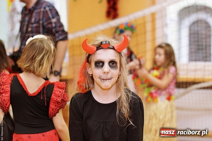 Zdjęcie w galerii na portalu naszraciborz.pl: Kolorowy bal karnawałowy w SP 13 wiadomości z regionu