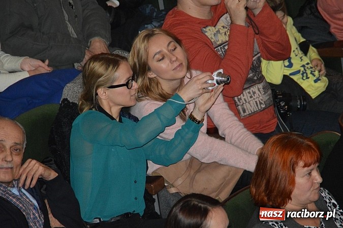 Zdjęcie w galerii na portalu naszraciborz.pl: Przedszkole nr 15 - Gala z okazji Dnia Babci i Dziadka na deskach RCK wiadomości z regionu