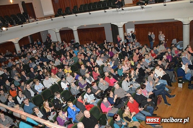 Zdjęcie w galerii na portalu naszraciborz.pl: Przedszkole nr 15 - Gala z okazji Dnia Babci i Dziadka na deskach RCK wiadomości z regionu