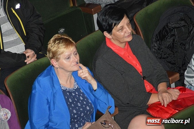 Zdjęcie w galerii na portalu naszraciborz.pl: Przedszkole nr 15 - Gala z okazji Dnia Babci i Dziadka na deskach RCK wiadomości z regionu