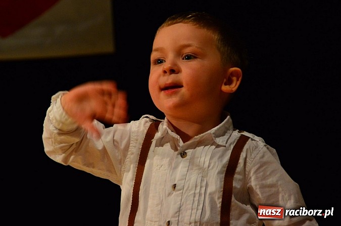 Zdjęcie w galerii na portalu naszraciborz.pl: Przedszkole nr 15 - Gala z okazji Dnia Babci i Dziadka na deskach RCK wiadomości z regionu