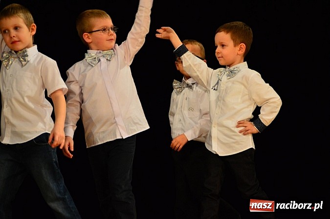 Zdjęcie w galerii na portalu naszraciborz.pl: Przedszkole nr 15 - Gala z okazji Dnia Babci i Dziadka na deskach RCK wiadomości z regionu