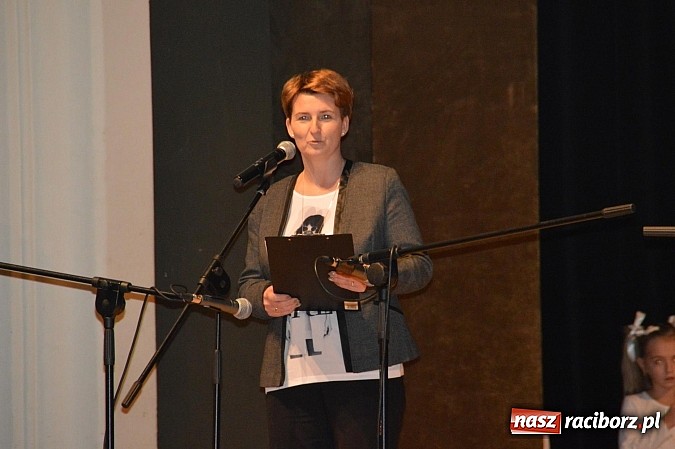 Zdjęcie w galerii na portalu naszraciborz.pl: Przedszkole nr 15 - Gala z okazji Dnia Babci i Dziadka na deskach RCK wiadomości z regionu