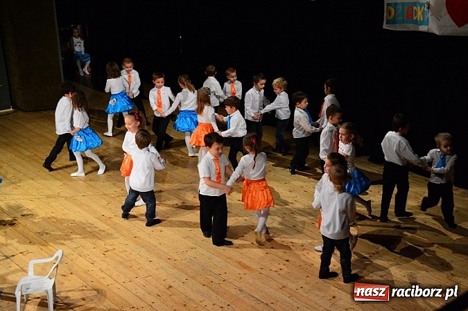 Zdjęcie w galerii na portalu naszraciborz.pl: Przedszkole nr 15 - Gala z okazji Dnia Babci i Dziadka na deskach RCK wiadomości z regionu