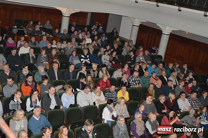 Zdjęcie w galerii na portalu naszraciborz.pl: Przedszkole nr 15 - Gala z okazji Dnia Babci i Dziadka na deskach RCK wiadomości z regionu
