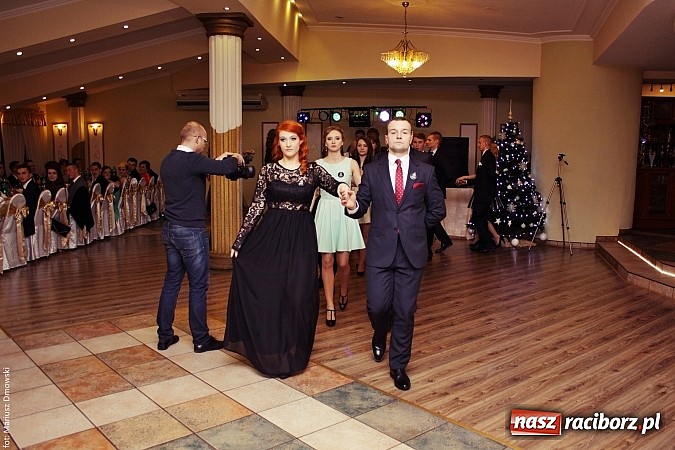 Zdjęcie w galerii na portalu naszraciborz.pl: Szampańska zabawa ZSZ w bieńkowickim Rege wiadomości z regionu